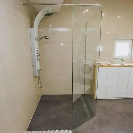 Moderan S Hidromasaznom Kadaom Appartement
