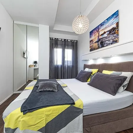 Moderan S Hidromasaznom Kadaom Daire Trogir