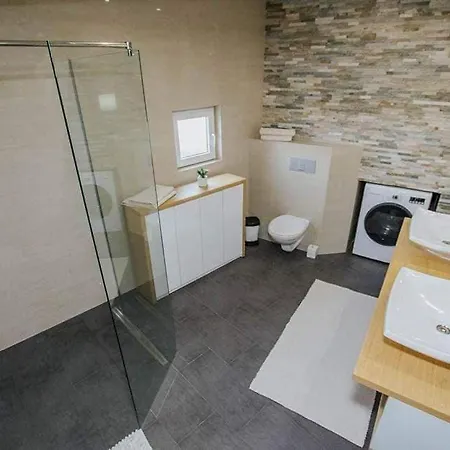 Moderan S Hidromasaznom Kadom * 트로기르