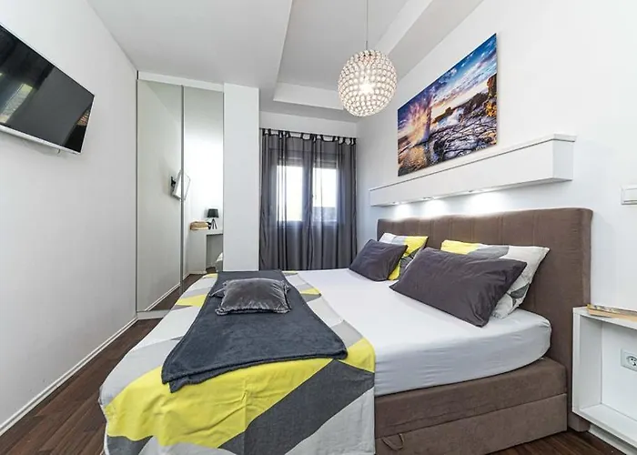 Moderan S Hidromasaznom Kadaom Daire Trogir