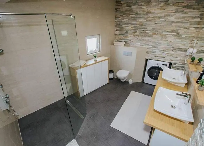 Moderan S Hidromasaznom Kadaom * Trogir