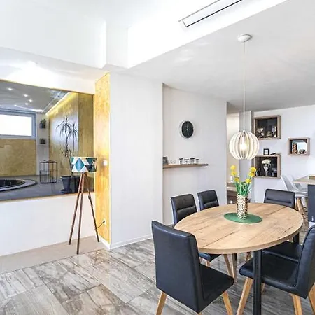 Apartment Moderan S Hidromasaznom Kadaom *
